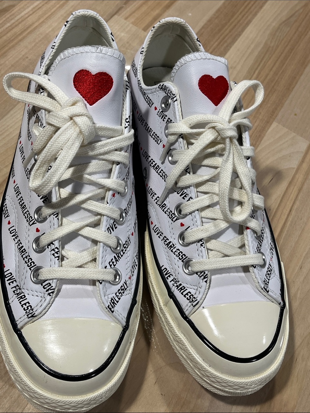 Converse Women's White Low-Top Sneakers with Red Heart love fearlessly new NWOB - Picture 12 of 12
